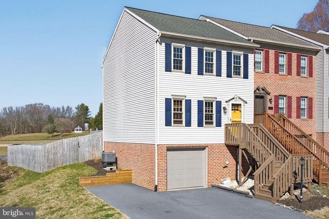 101 TOWNHOUSE LN, Lancaster, PA 17603