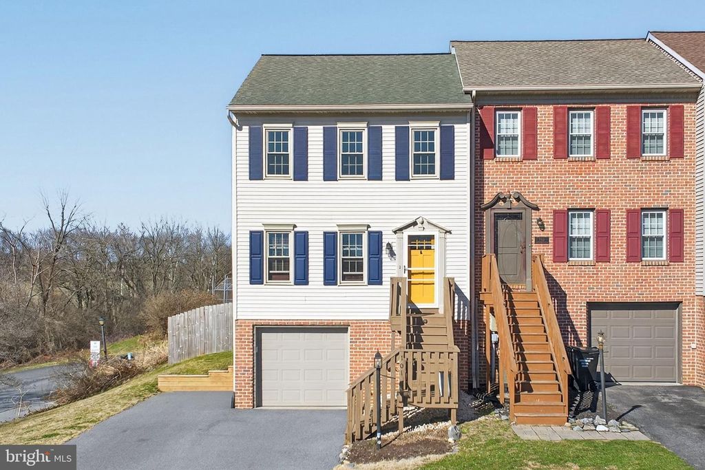 101 TOWNHOUSE LN, Lancaster, PA 17603
