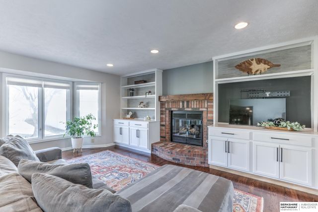 13534 Taylor Street, Omaha, NE 68154