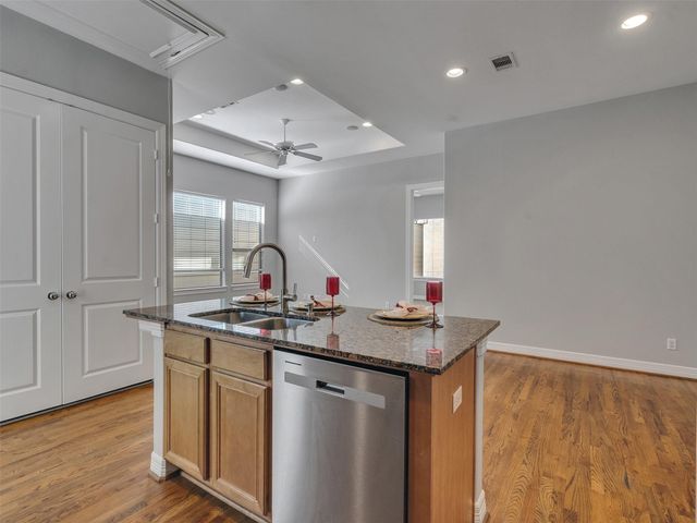 3802 Center Street, Houston, TX 77007