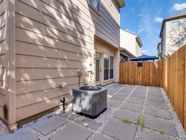 3802 Center Street, Houston, TX 77007