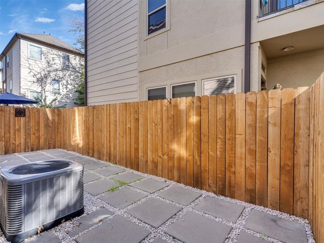 3802 Center Street, Houston, TX 77007