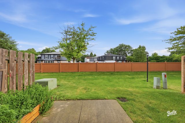888 Swan Boulevard, Deerfield, IL 60015