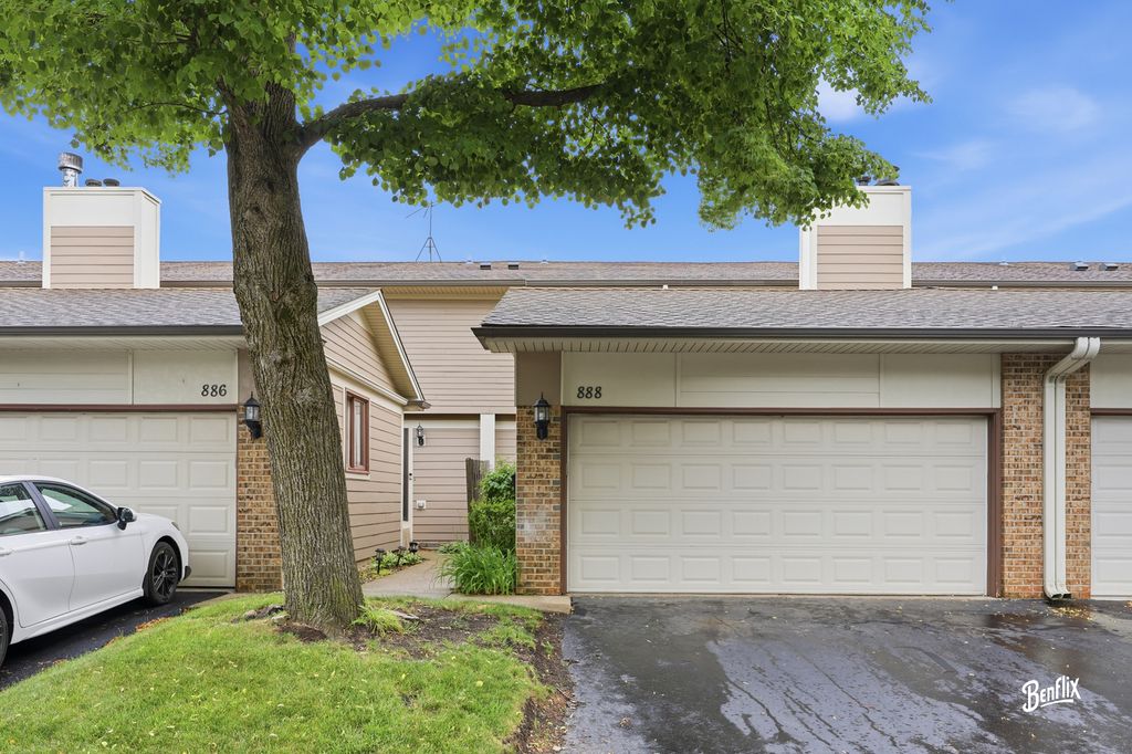 888 Swan Boulevard, Deerfield, IL 60015