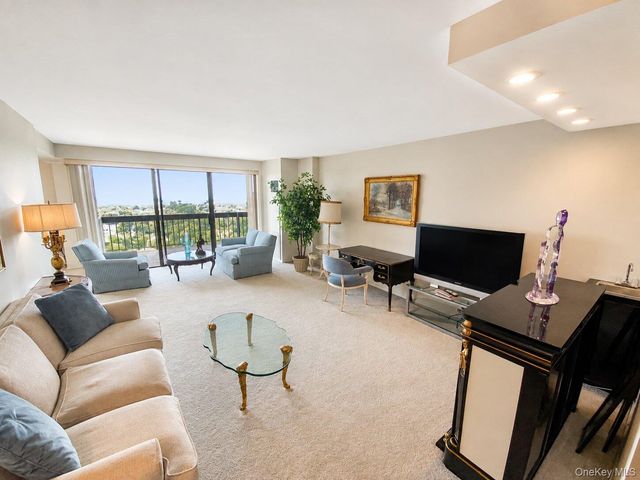 27110 Grand Central Parkway 17L, Floral Park, NY 11005