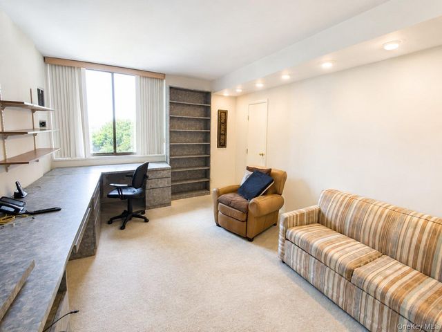 27110 Grand Central Parkway 17L, Floral Park, NY 11005