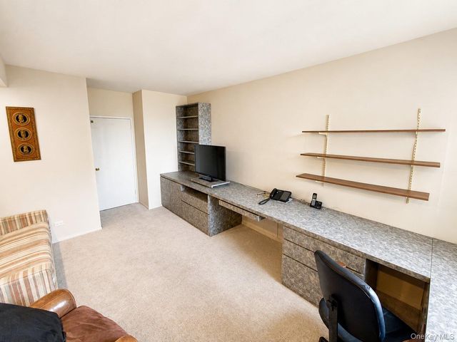 27110 Grand Central Parkway 17L, Floral Park, NY 11005