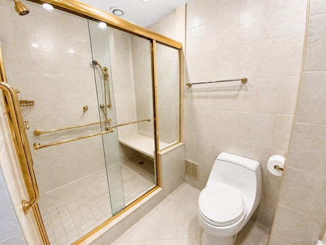 27110 Grand Central Parkway 17L, Floral Park, NY 11005
