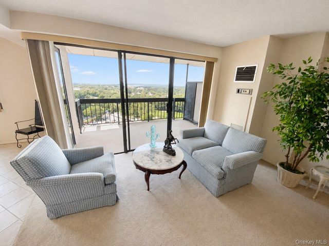 27110 Grand Central Parkway 17L, Floral Park, NY 11005