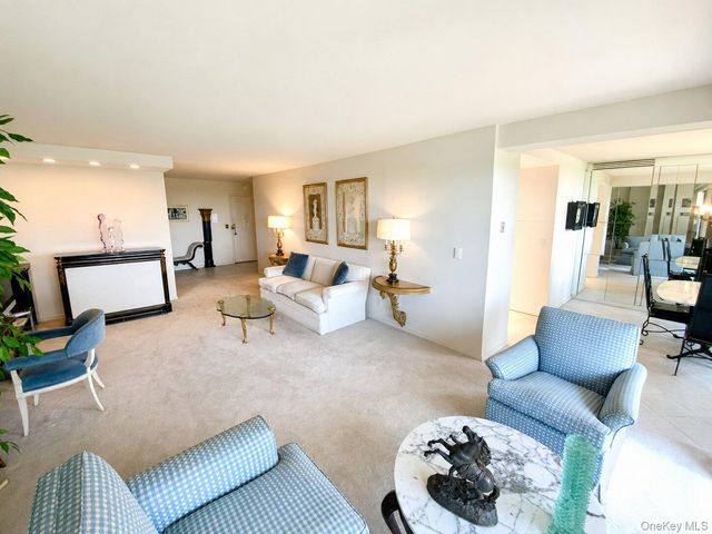 27110 Grand Central Parkway 17L, Floral Park, NY 11005