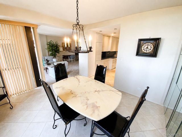 27110 Grand Central Parkway 17L, Floral Park, NY 11005