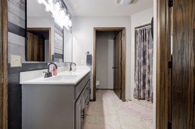 106 Southpointe Avenue, Tuttle, OK 73089