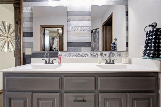 106 Southpointe Avenue, Tuttle, OK 73089