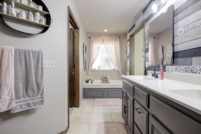 106 Southpointe Avenue, Tuttle, OK 73089