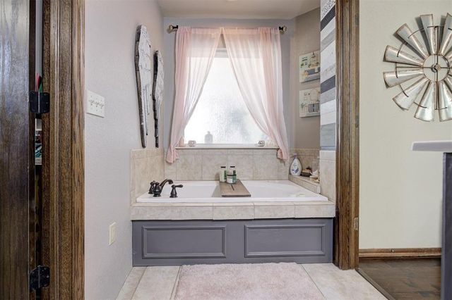106 Southpointe Avenue, Tuttle, OK 73089