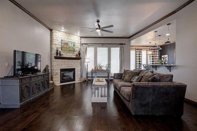 106 Southpointe Avenue, Tuttle, OK 73089