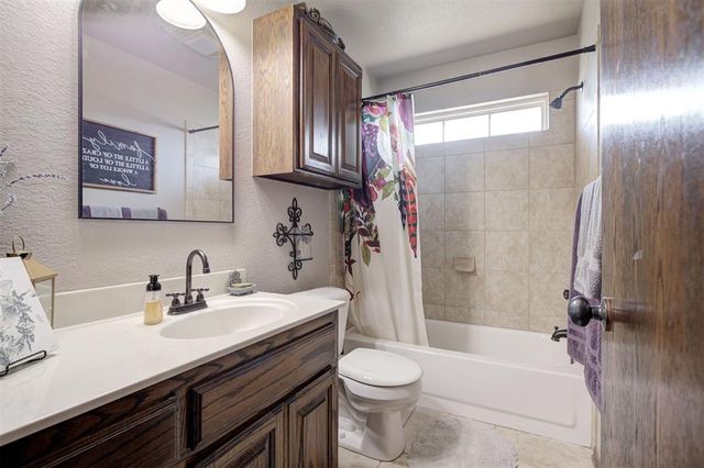 106 Southpointe Avenue, Tuttle, OK 73089