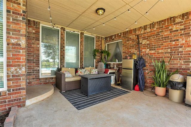 106 Southpointe Avenue, Tuttle, OK 73089