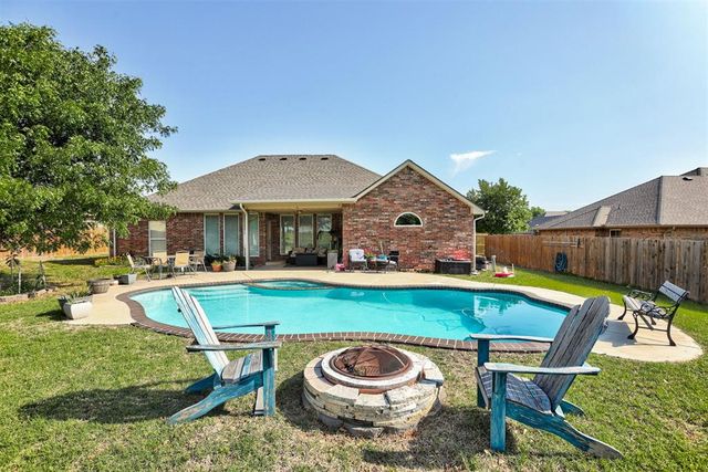 106 Southpointe Avenue, Tuttle, OK 73089
