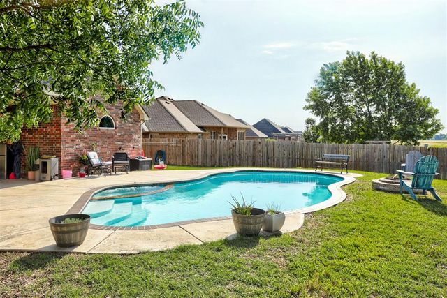 106 Southpointe Avenue, Tuttle, OK 73089