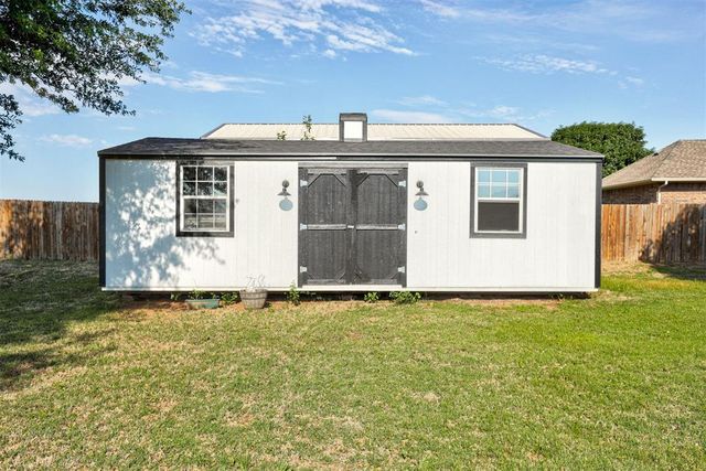 106 Southpointe Avenue, Tuttle, OK 73089