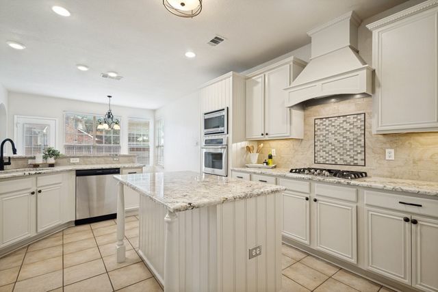 302 Village Trail, Trophy Club, TX 76262