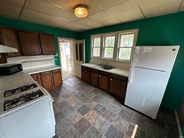 1320 Q STREET, Bedford, IN 47421