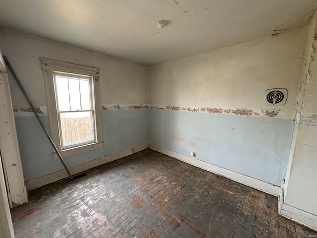 1320 Q STREET, Bedford, IN 47421