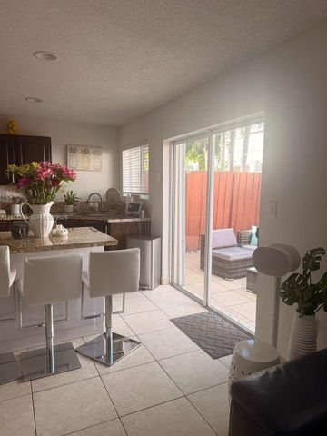 10863 NW 53 LN, Doral, FL 33178