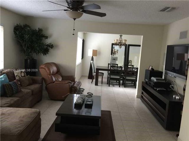 10863 NW 53 LN, Doral, FL 33178