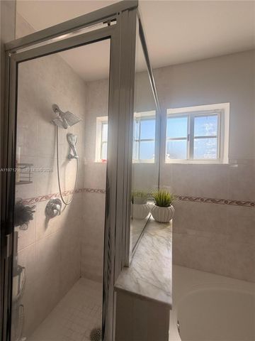 10863 NW 53 LN, Doral, FL 33178