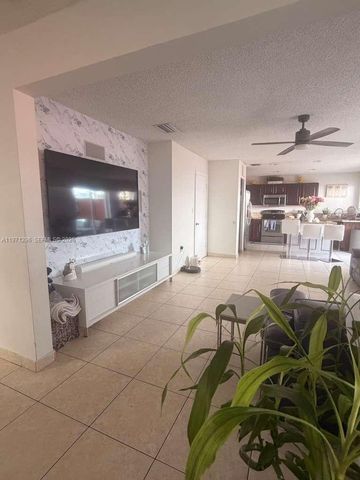 10863 NW 53 LN, Doral, FL 33178