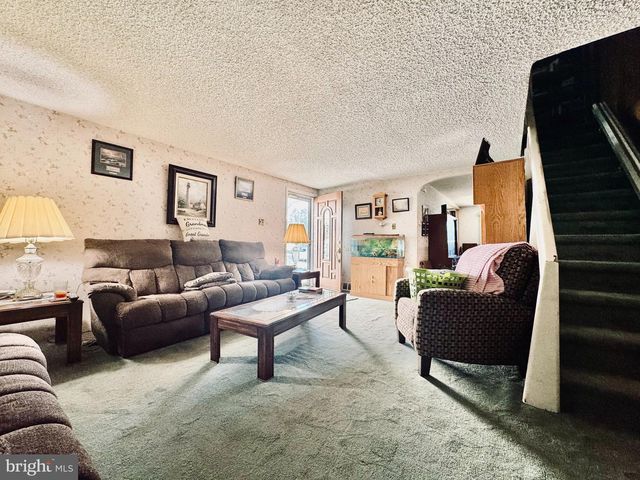 8 SHIPLEY PL, Philadelphia, PA 19152