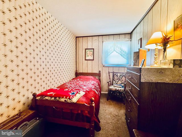 8 SHIPLEY PL, Philadelphia, PA 19152
