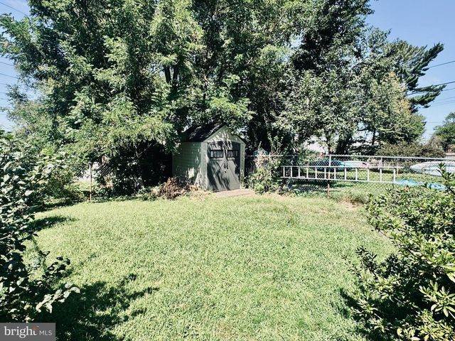 8 SHIPLEY PL, Philadelphia, PA 19152