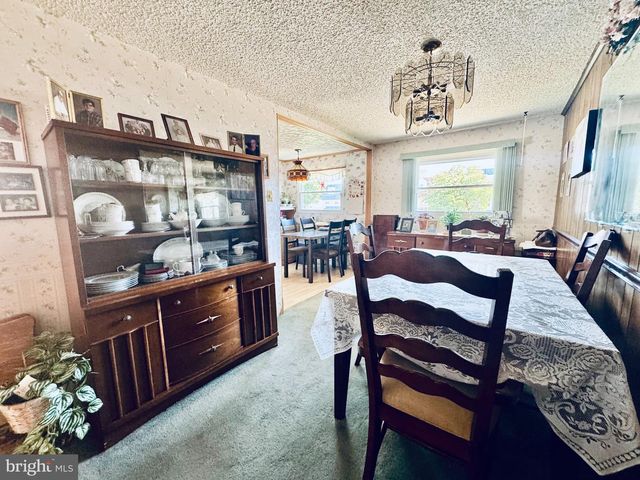 8 SHIPLEY PL, Philadelphia, PA 19152