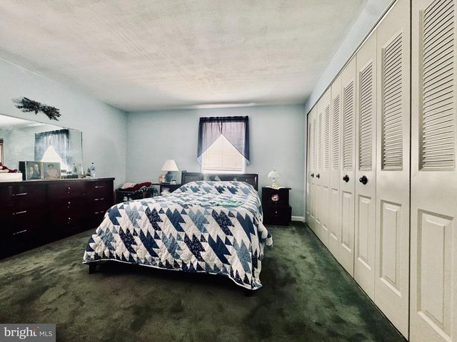 8 SHIPLEY PL, Philadelphia, PA 19152