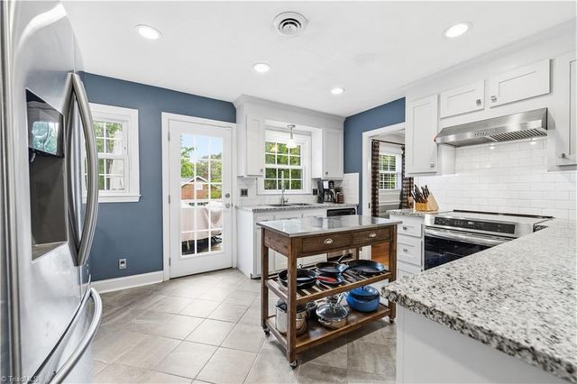 1220 Abingdon Way, Winston-salem, NC 27106