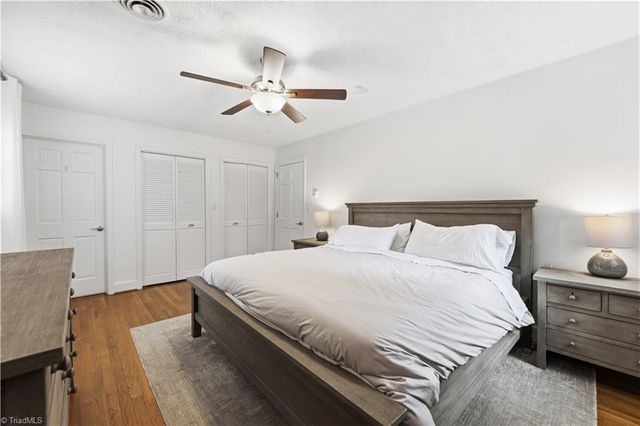 1220 Abingdon Way, Winston-salem, NC 27106