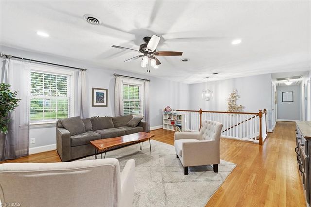 1220 Abingdon Way, Winston-salem, NC 27106