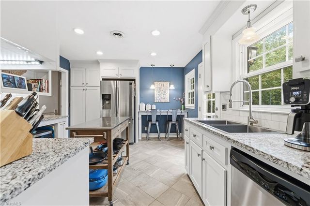 1220 Abingdon Way, Winston-salem, NC 27106