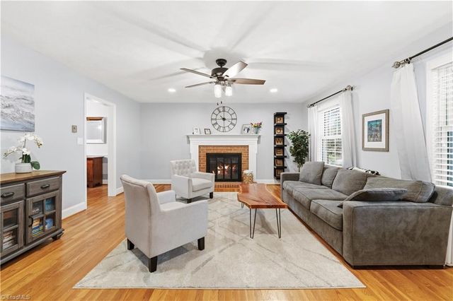 1220 Abingdon Way, Winston-salem, NC 27106