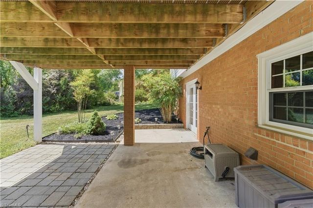 1220 Abingdon Way, Winston-salem, NC 27106