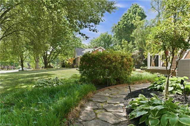 1220 Abingdon Way, Winston-salem, NC 27106