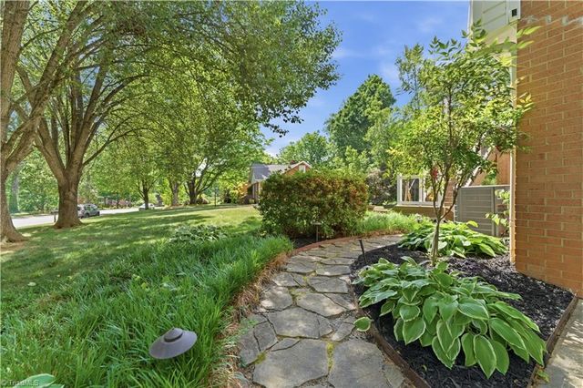 1220 Abingdon Way, Winston-salem, NC 27106
