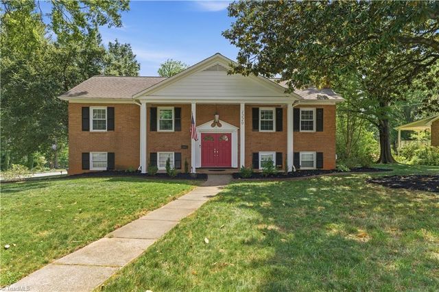 1220 Abingdon Way, Winston-salem, NC 27106