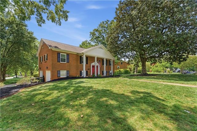 1220 Abingdon Way, Winston-salem, NC 27106