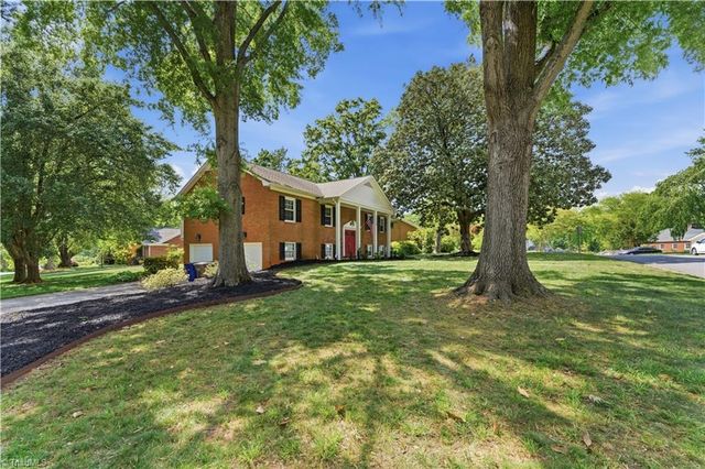 1220 Abingdon Way, Winston-salem, NC 27106