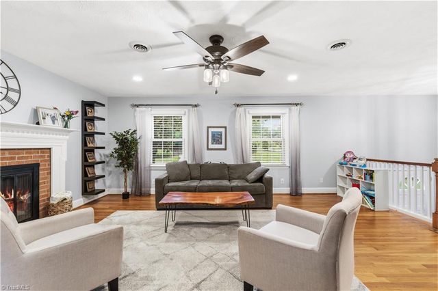 1220 Abingdon Way, Winston-salem, NC 27106