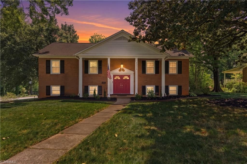 1220 Abingdon Way, Winston-salem, NC 27106